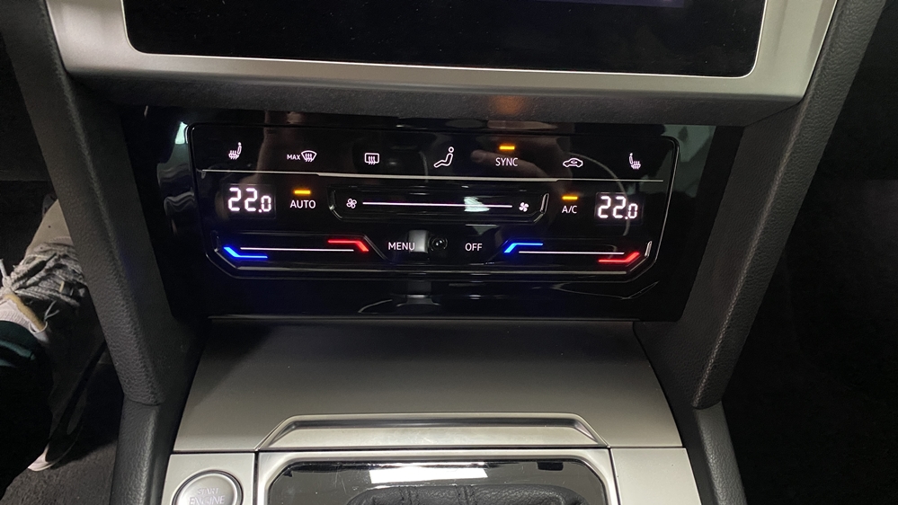 Montare 7 - VW Passat B8 2016 Instalare Ceasuri Digitale Bord Digital Panou Clima Digital Touch