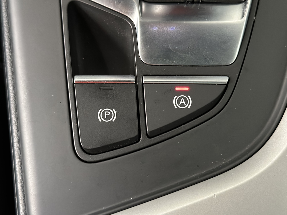 Montare 6 - Auto Hold Audi A4 B9 2019 Instalare Buton Activare Functie AutoHold Auto Hold