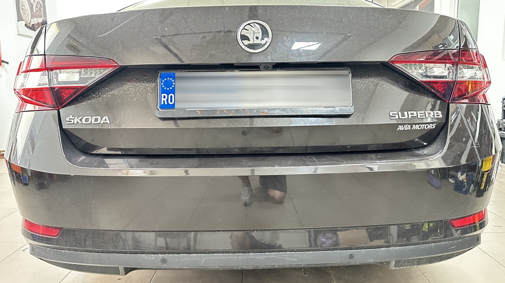 Montare 7 - Skoda Superb 3 III 2017 Instalare Montaj Camera Spate Marsarier Originala