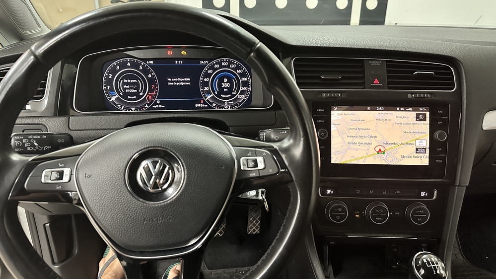 Montare 12 - VW Golf 7 2017 Instalare Comenzi Volan Ceasuri Digitale Bord Digital Navigatie MIB 2