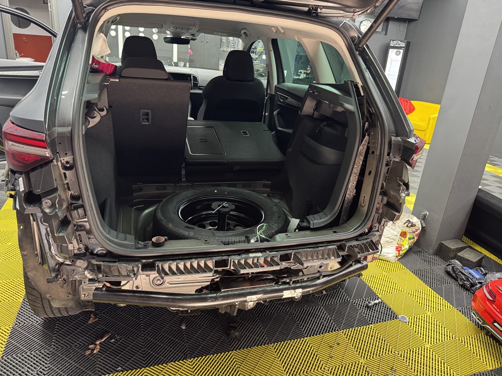 Activare 4 - Instalare Cui / Carlig Remorcare Tractare Electric Skoda Karoq 2023 Original Montare 4 - Instalare Cui / Carlig Remorcare Tractare Electric Skoda Karoq 2023 Original