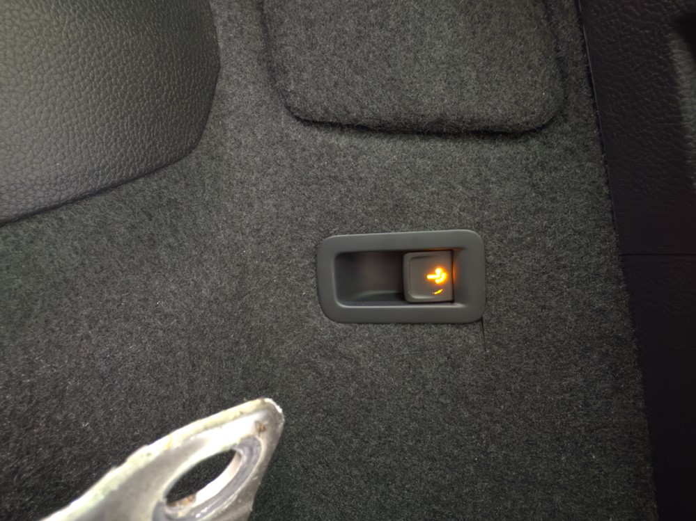 Activare 5 - Instalare Cui / Carlig Remorcare Tractare Electric Skoda Karoq 2023 Original Montare 5 - Instalare Cui / Carlig Remorcare Tractare Electric Skoda Karoq 2023 Original