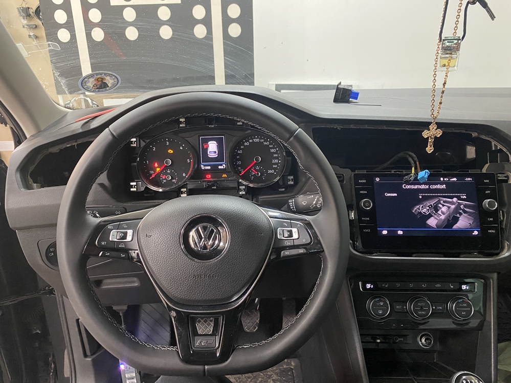 Montare 4 - VW Tiguan AD1 2018 Instalare Ceasuri Digitale Bord Digital Faruri Full LED Originale