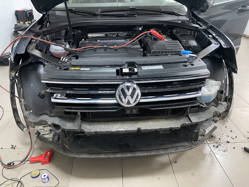 Montare 6 - VW Tiguan AD1 2018 Instalare Ceasuri Digitale Bord Digital Faruri Full LED Originale