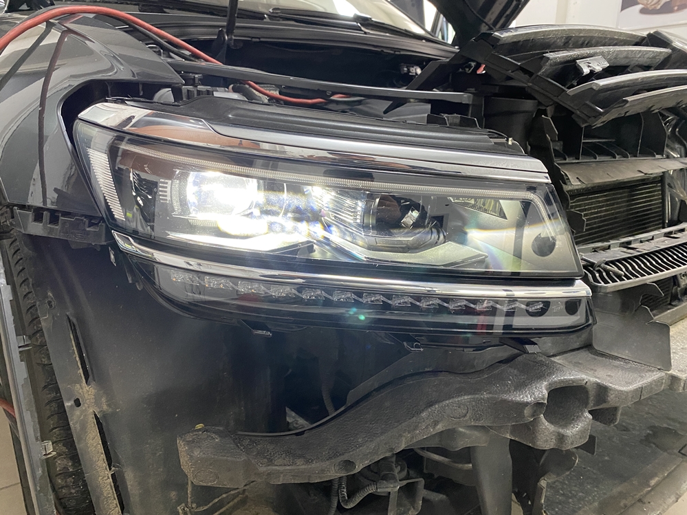 Montare 7 - VW Tiguan AD1 2018 Instalare Ceasuri Digitale Bord Digital Faruri Full LED Originale