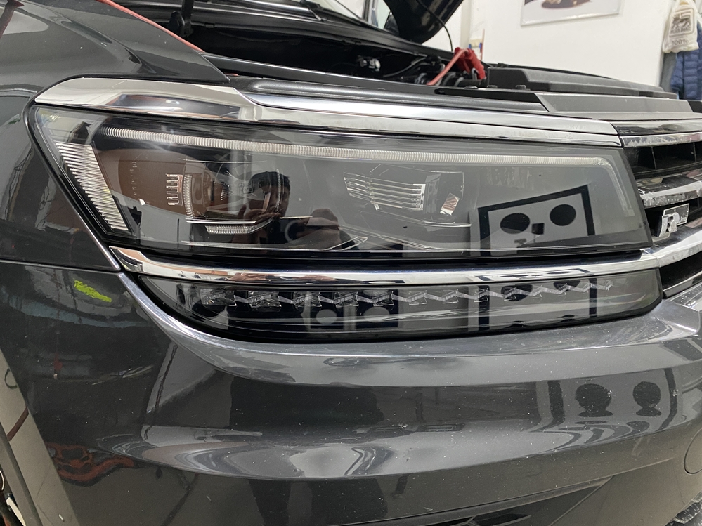 Montare 10 - VW Tiguan AD1 2018 Instalare Ceasuri Digitale Bord Digital Faruri Full LED Originale