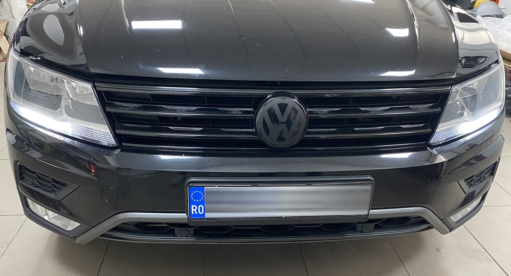 Montare 4 - VW Tiguan AD1 2016 Instalare Faruri FULL LED Matrix Originale 