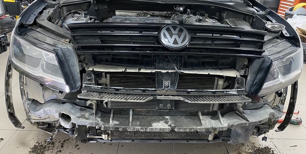 Montare 5 - VW Tiguan AD1 2016 Instalare Faruri FULL LED Matrix Originale 