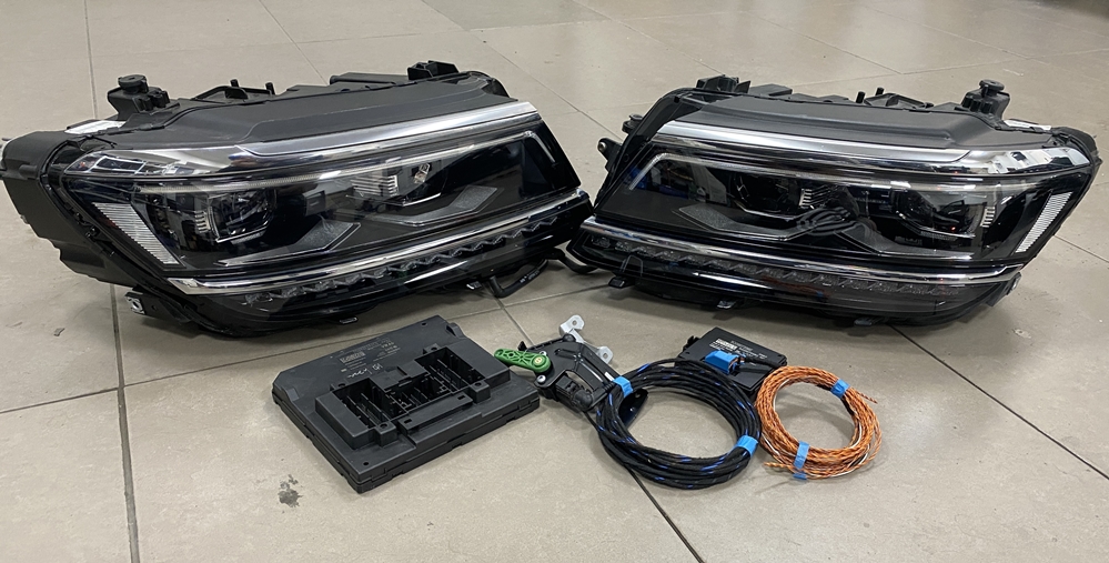 Montare 8 - VW Tiguan AD1 2016 Instalare Faruri FULL LED Matrix Originale 