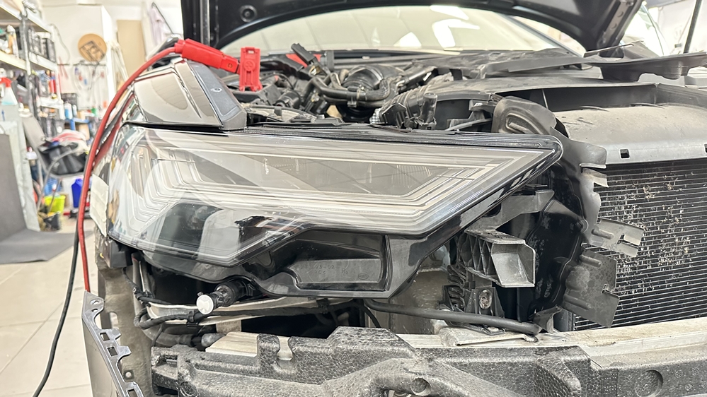 Montare 8 - Audi A6 C8 2022 Instalare Faruri Full Led Matrix Stopuri Triple Led Originale