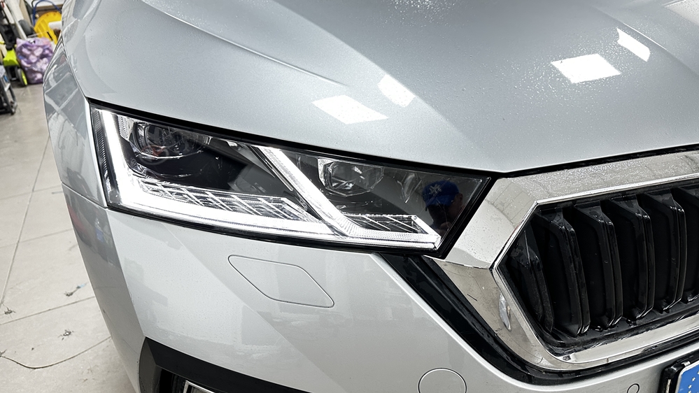 Montare 2 - Skoda Octavia 4 2022 Instalare Faruri Full LED Skoda Crystal Lighting ACC Adaptive Cruise Control