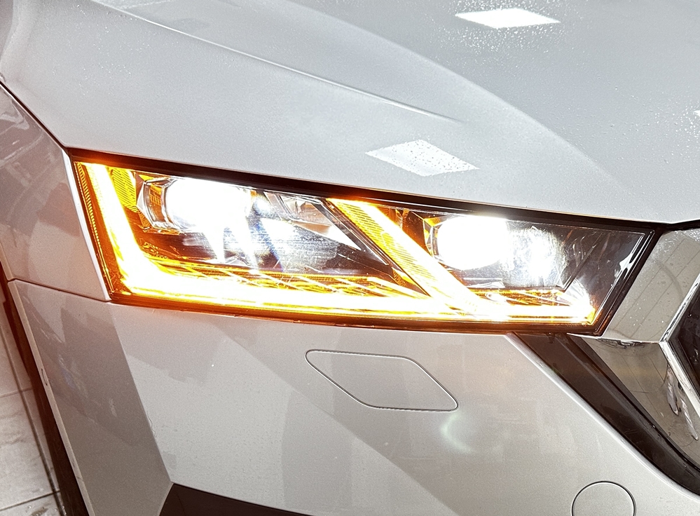 Montare 7 - Skoda Octavia 4 2022 Instalare Faruri Full LED Skoda Crystal Lighting ACC Adaptive Cruise Control