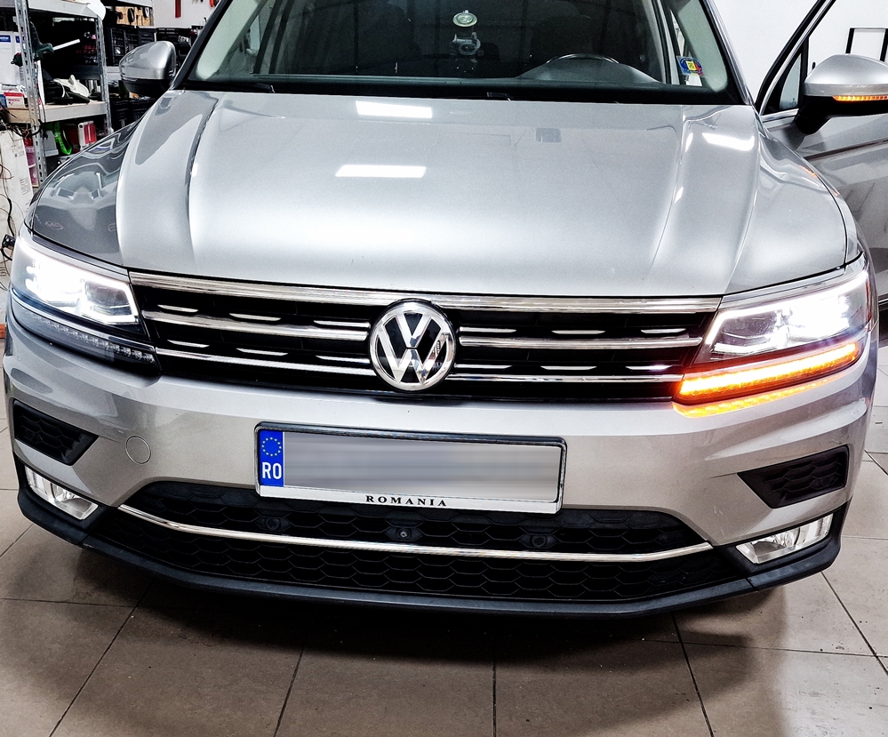 Montare 6 - Montare Faruri LED Matrix VW Tiguan 2 AD1 2017 Originale 