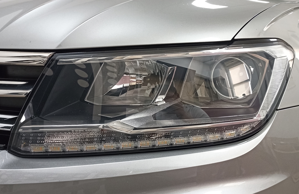 Montare 3 - Montare Faruri LED Matrix VW Tiguan 2 AD1 2017 Originale 