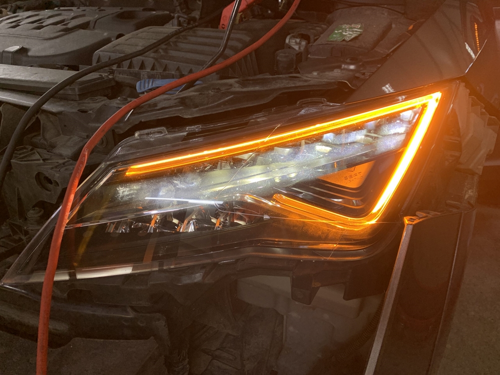 Activare 3 - Seat Leon 5F 2014 Instalare Faruri LED Seat Lighting Seat Leon 5F Montare 3 - Seat Leon 5F 2014 Instalare Faruri LED Seat Lighting Seat Leon 5F