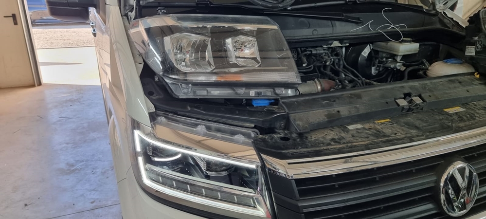 Montare 3 - VW Crafter 2018 Instalare Faruri LED Originale 