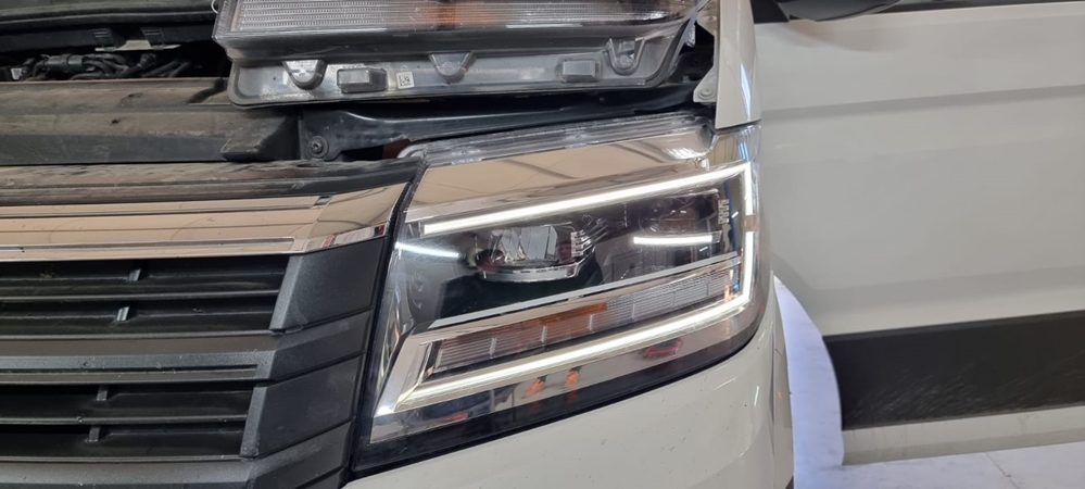 Montare 5 - VW Crafter 2018 Instalare Faruri LED Originale 