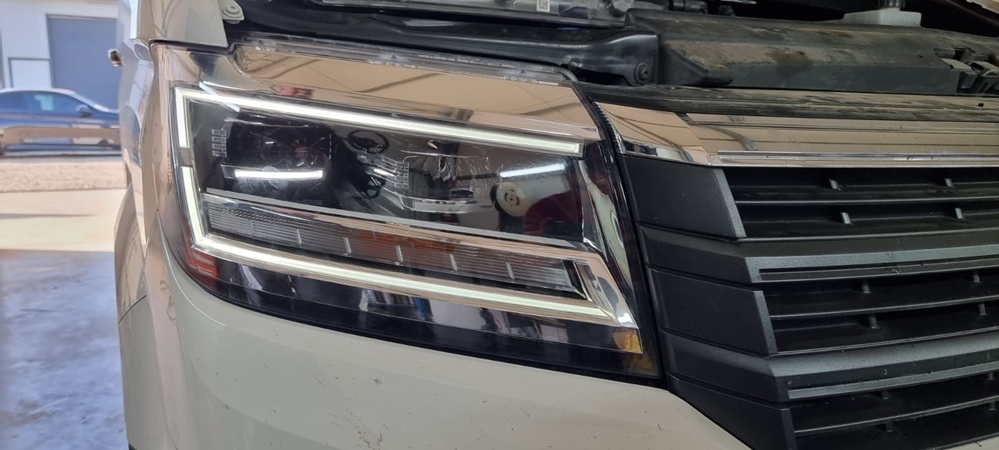 Montare 6 - VW Crafter 2018 Instalare Faruri LED Originale 