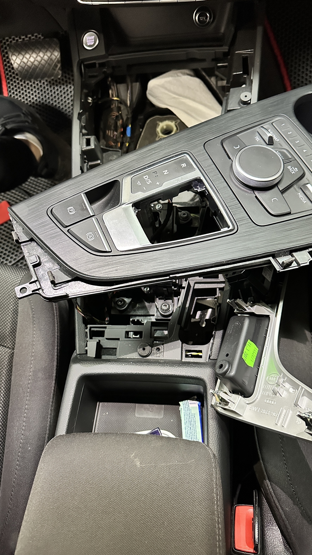 Montare 4 - Audi A4 B9 2017 Instalare Codare Auto Hold Activare Buton Autohold / Auto Hold Original