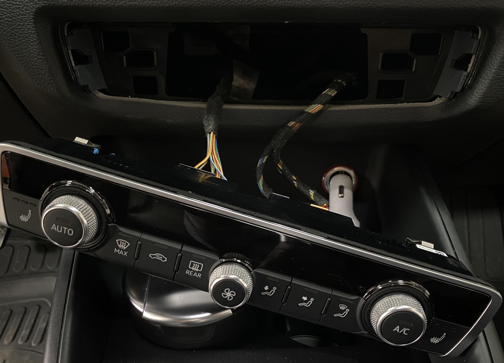 Montare 8 - Audi A3 8V 2017 Instalare Incalzire In Scaune Panou Climatronic Cu Incalzire 