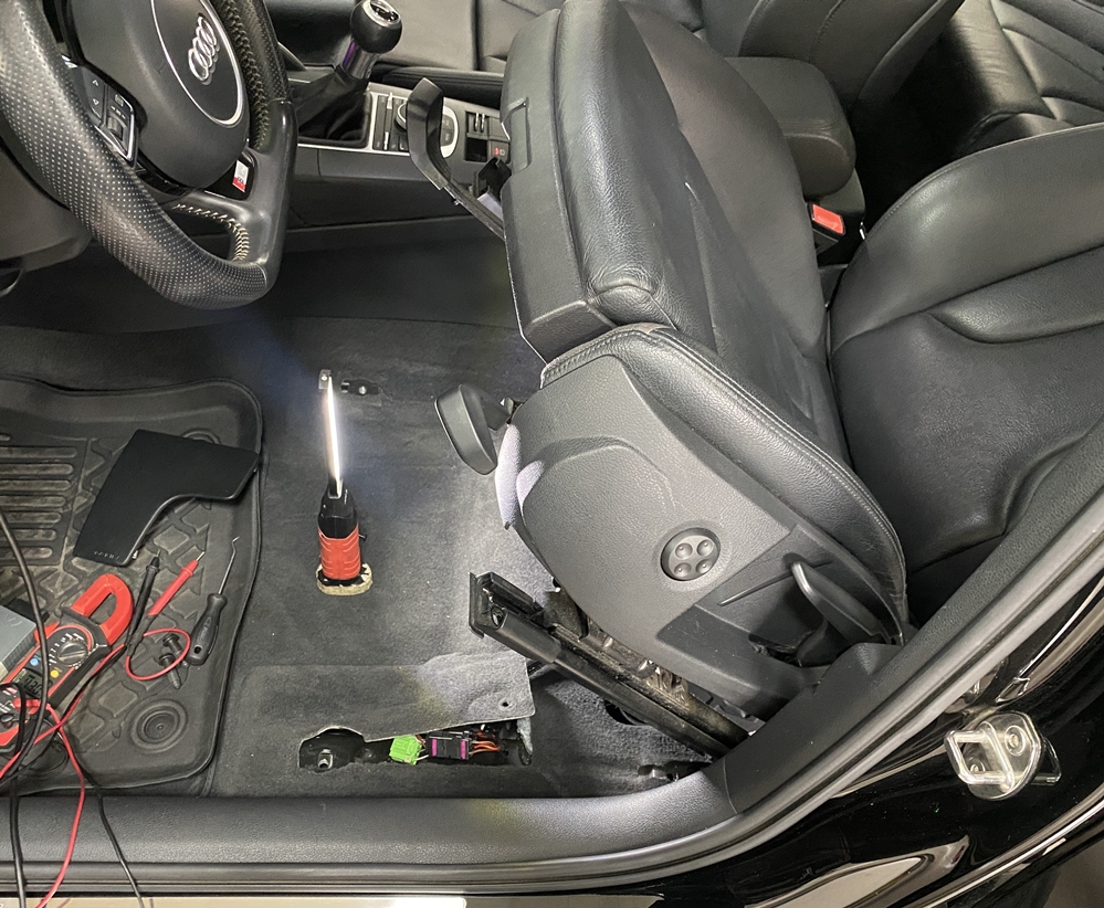 Montare 9 - Audi A3 8V 2017 Instalare Incalzire In Scaune Panou Climatronic Cu Incalzire 