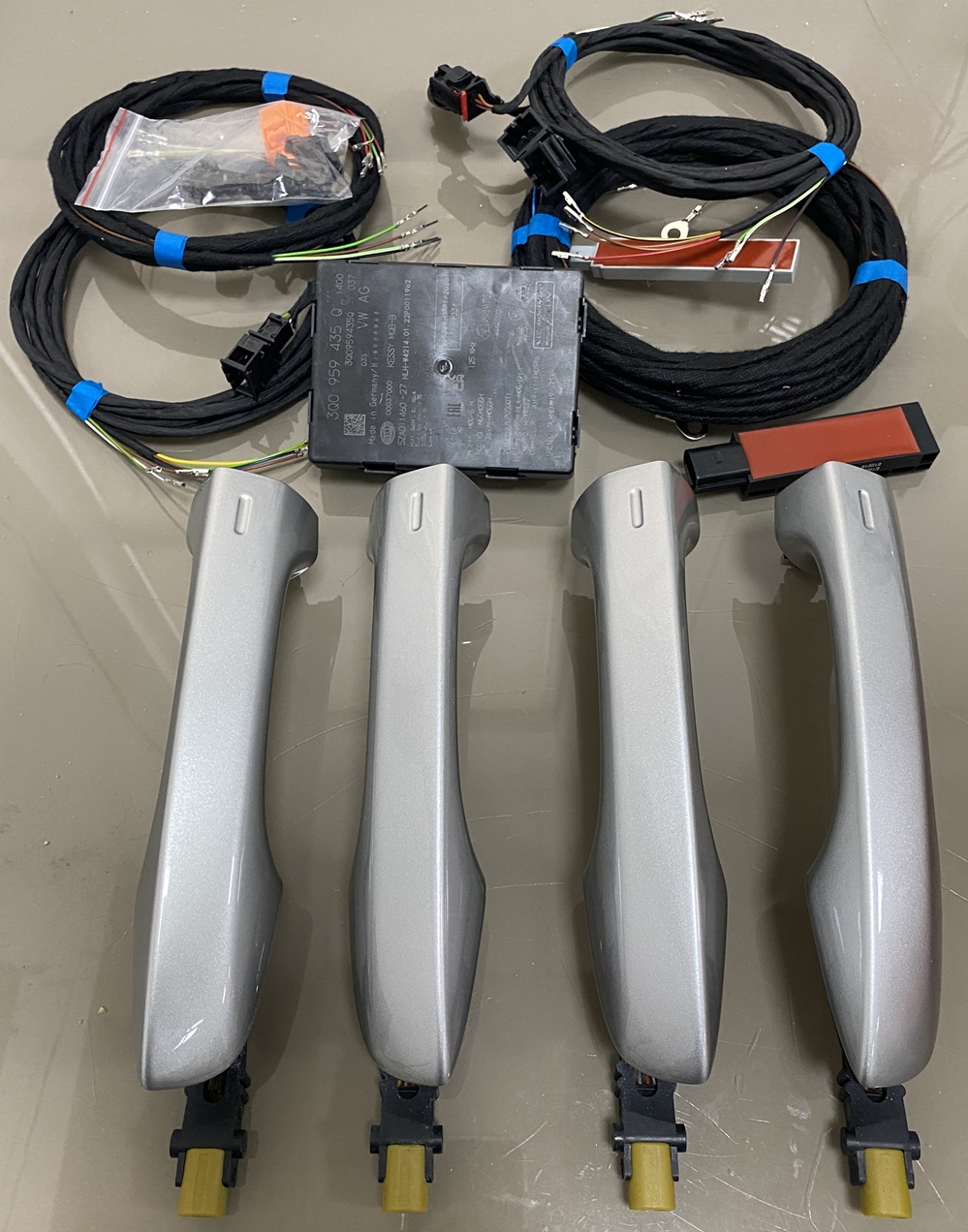 Montare 5 - VW Passat 2017 Montaj Kit Keyless Entry Fata - Spate Manere Usi Fata Spate Keyless Entry