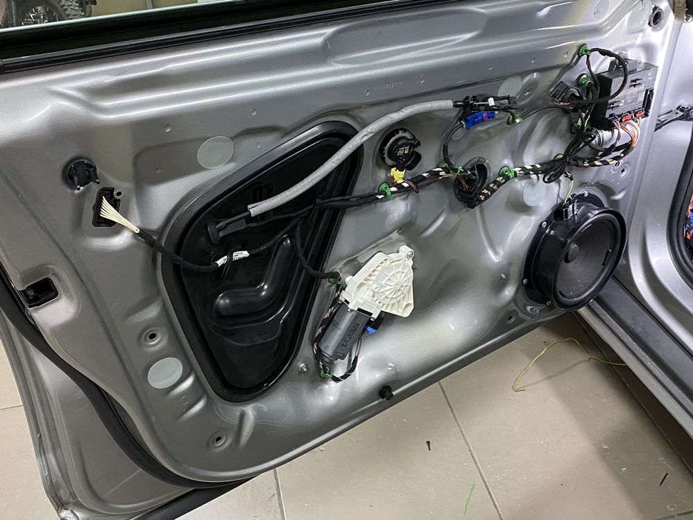 Montare 9 - VW Passat 2017 Montaj Kit Keyless Entry Fata - Spate Manere Usi Fata Spate Keyless Entry