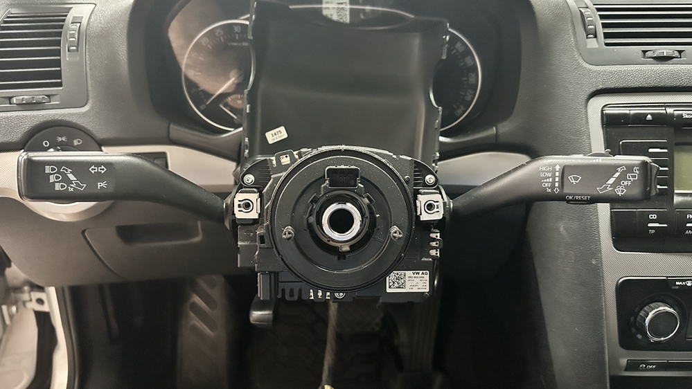 Activare 3 - Skoda Octavia 2 2011 Instalare Montaj Activare Codare Pilot Automat Cruise Control Tempomat Montare 3 - Skoda Octavia 2 2011 Instalare Montaj Activare Codare Pilot Automat Cruise Control Tempomat