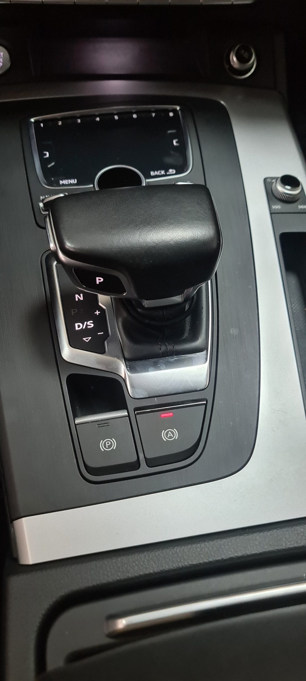 Montare 6 - Instalare Montaj Auto Hold Audi Q5 FY 2018 Buton AutoHold Audi Q5 FY 2017 2018 2019 2020 2021