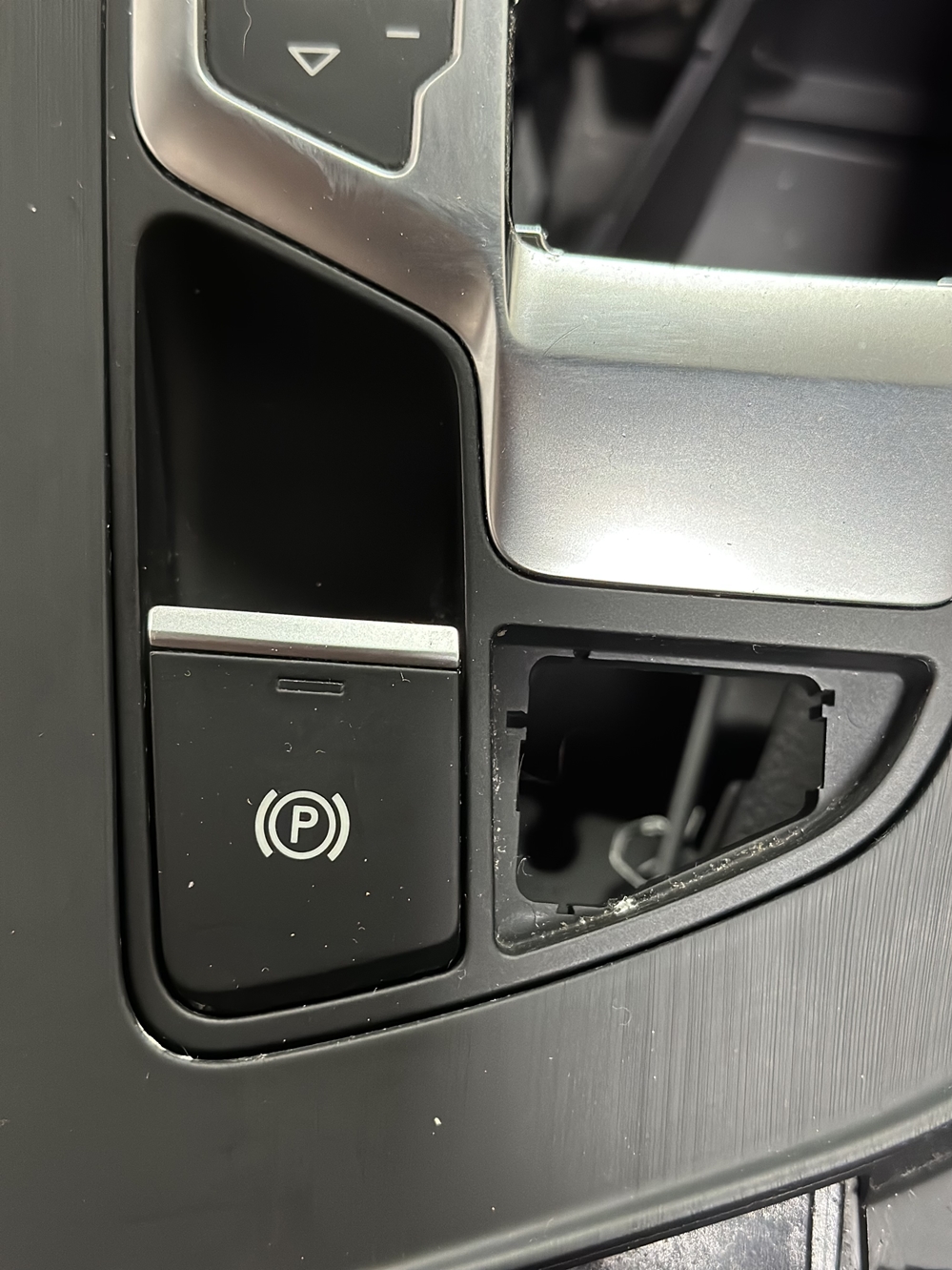 Montare 3 - Auto Hold Audi A5 F5 2018 Instalare Activare Buton AutoHold Auto Hold