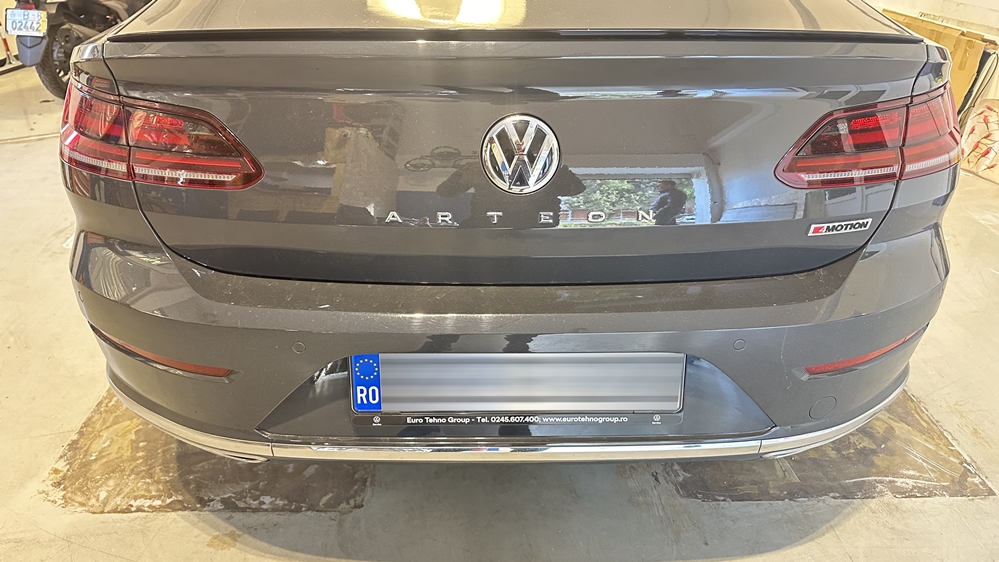 Montare 2 - Instalare Camera Auto Spate VW Arteon Camera Video Marsarier Originala in Emblema