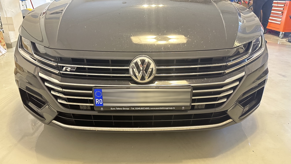 Montare 3 - Instalare Camera Auto Spate VW Arteon Camera Video Marsarier Originala in Emblema