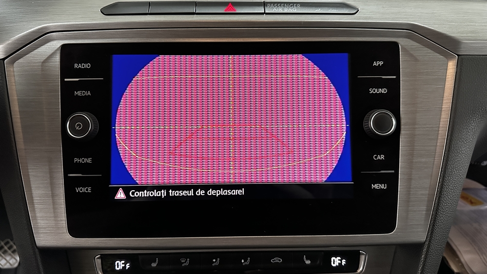 Montare 5 - VW Passat B8 2017 Instalare Camera Spate Marsarier Originala Flip In Emblema