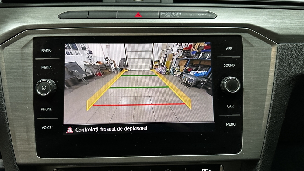 Montare 10 - VW Passat B8 2017 Instalare Camera Spate Marsarier Originala Flip In Emblema