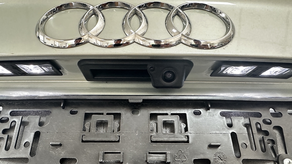 Montare 3 - Audi Q3 2021 Instalare Montaj Camera Spate Marsarier Highline Originala
