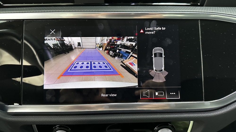 Montare 8 - Audi Q3 2021 Instalare Montaj Camera Spate Marsarier Highline Originala