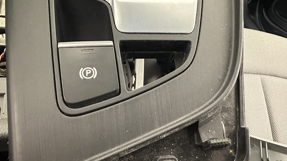 Montare 3 - Auto Hold Audi A4 B9 2017 Instalare Montare Activare Buton AutoHold Auto Hold