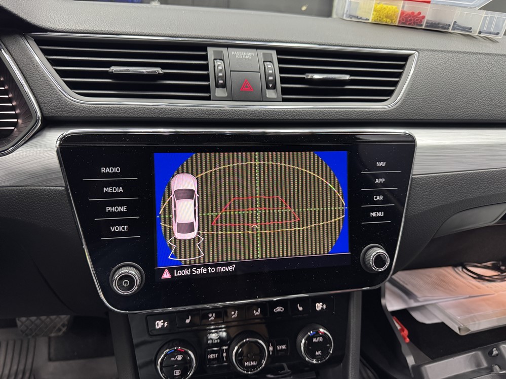 Activare 4 - Instalare Montare Activare Camera Video Spate Marsarier Originala Highline Skoda Superb IV 2023 Facelift Montare 4 - Instalare Montare Activare Camera Video Spate Marsarier Originala Highline Skoda Superb IV 2023 Facelift