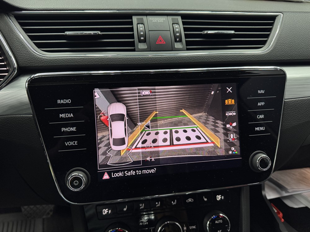 Activare 5 - Instalare Montare Activare Camera Video Spate Marsarier Originala Highline Skoda Superb IV 2023 Facelift Montare 5 - Instalare Montare Activare Camera Video Spate Marsarier Originala Highline Skoda Superb IV 2023 Facelift