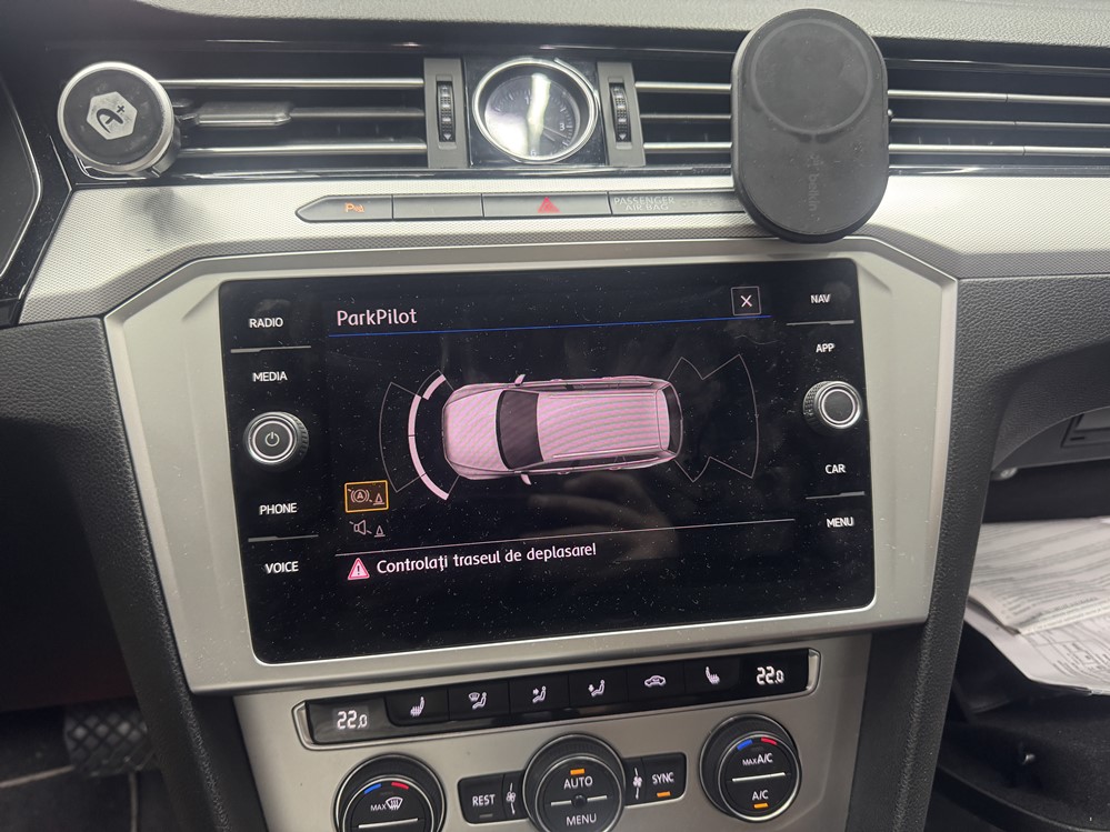 Montare 4 - Instalare Montare Activare Camera Video Spate Marsarier Originala In Emblema Flip VW Passat B8 2019
