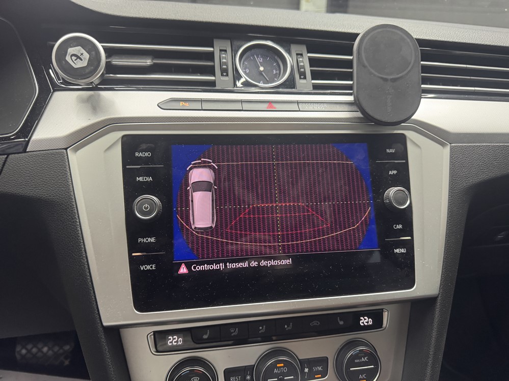 Montare 5 - Instalare Montare Activare Camera Video Spate Marsarier Originala In Emblema Flip VW Passat B8 2019
