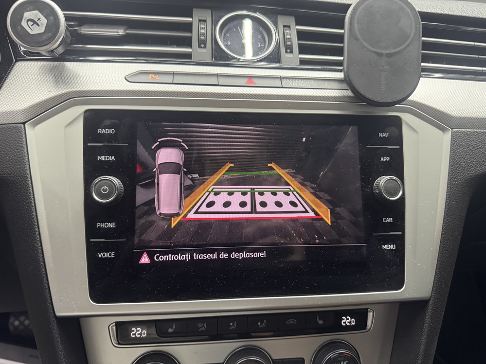 Montare 6 - Instalare Montare Activare Camera Video Spate Marsarier Originala In Emblema Flip VW Passat B8 2019