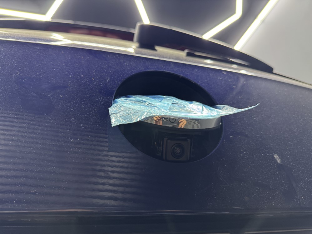 Montare 7 - Instalare Montare Activare Camera Video Spate Marsarier Originala In Emblema Flip VW Passat B8 2019