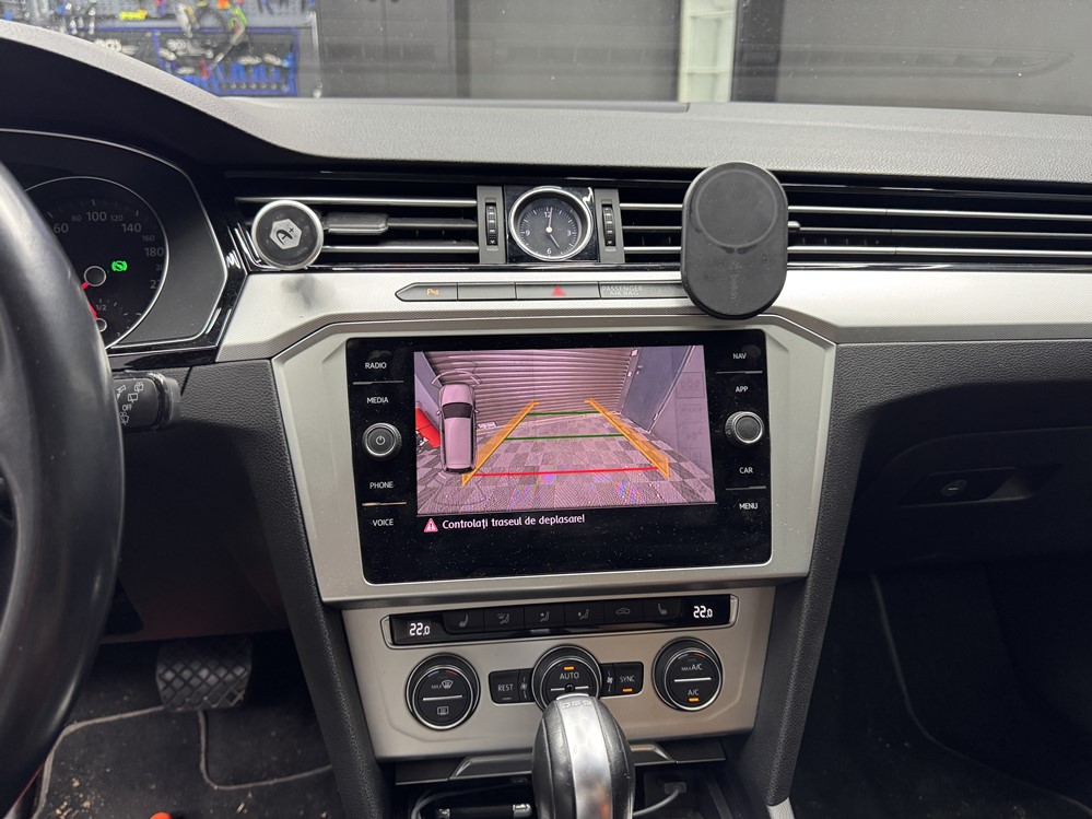 Montare 8 - Instalare Montare Activare Camera Video Spate Marsarier Originala In Emblema Flip VW Passat B8 2019
