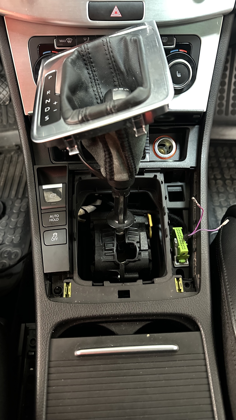 Activare 6 - VW Passat CC 2011 Montaj Instalare Senzori Parcare Fata Spate Originali Montare 6 - VW Passat CC 2011 Montaj Instalare Senzori Parcare Fata Spate Originali