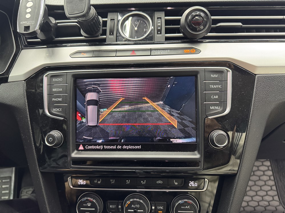Montare 5 - Instalare Montare Camera Video Spate Marsarier Originala In Emblema Flip VW Passat B8 Variant 2016