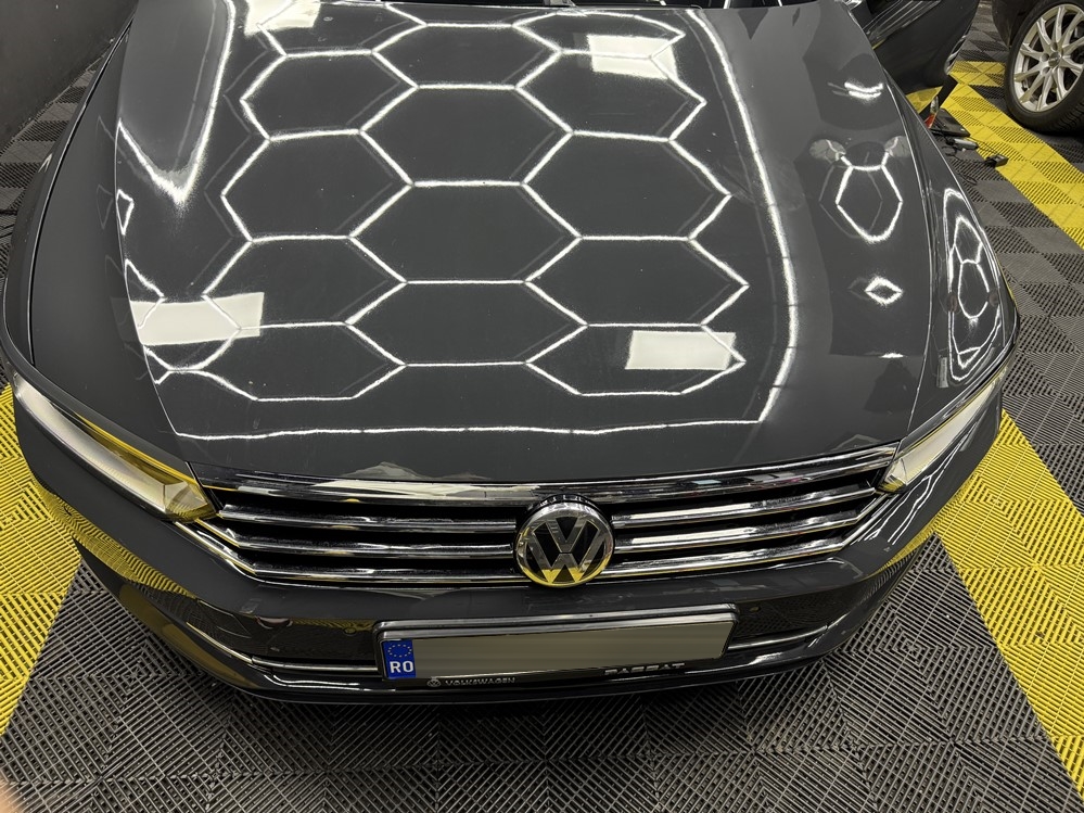 Montare 6 - Instalare Montare Camera Video Spate Marsarier Originala In Emblema Flip VW Passat B8 Variant 2016
