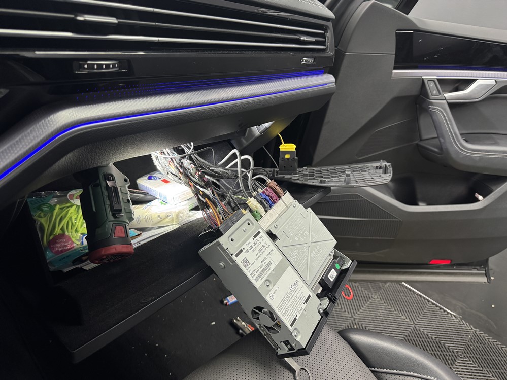 Activare 9 - Instalare Montare Camera Video Spate Marsarier VW Touareg III CR 2019 Originala Highline Montare 9 - Instalare Montare Camera Video Spate Marsarier VW Touareg III CR 2019 Originala Highline