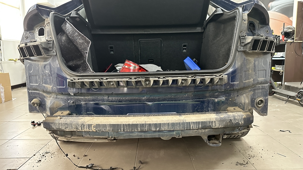 Montare 3 - Seat Toledo 2017 Instalare Senzori Parcare Spate Originali Park Pilot