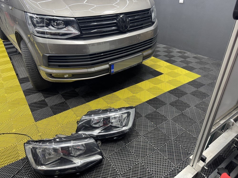 Montare 10 - Instalare Montare Faruri Full LED Matrix Originale VW Transporter T6.1 2018